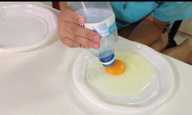 Πήρε ένα μπουκάλι και αυτό που έκανε στην συνέχεια θα σας λύσει πραγματικά τα χέρια