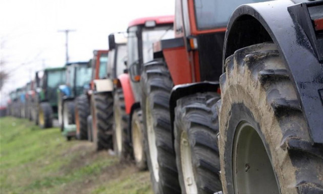 Επί ποδός οι αγρότες σε όλη τη χώρα
