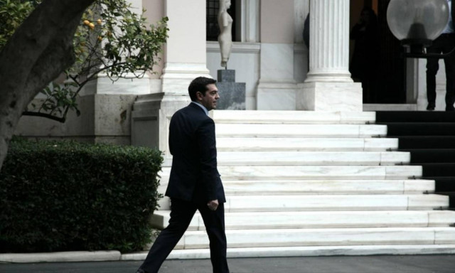 Τρέχει και δεν φτάνει ο Τσίπρας για το... χρέος