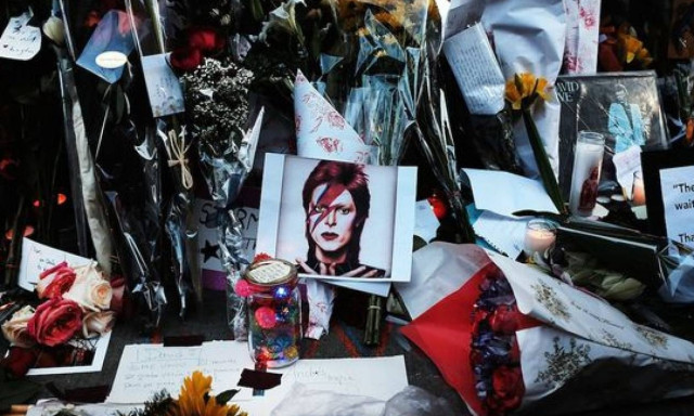 Συγκλονιστικό: Το τελευταίο account που έκανε follow ο David Bowie στο Twitter ήταν ο... Θεός!