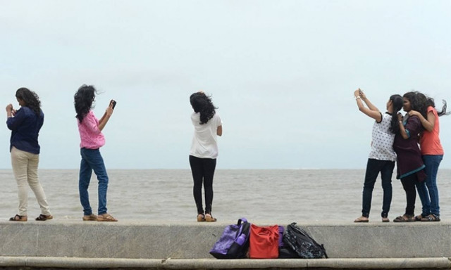 Ινδία: Η αστυνομία του Μουμπάι απαγόρευσε τις selfies σε 16 σημεία της πόλης