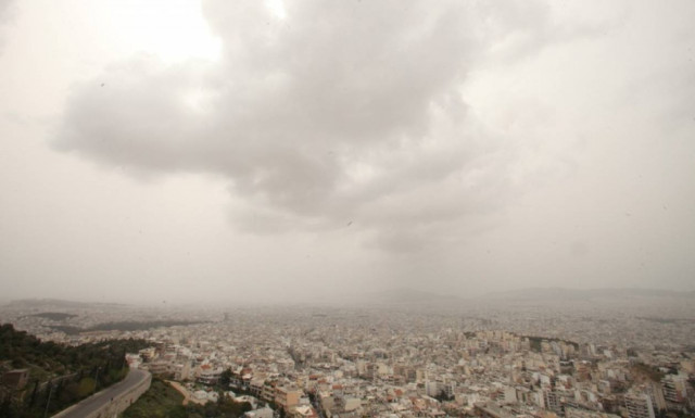 Προσοχή: Σκόνη από την Αφρική «πνίγει» τη χώρα – Τι να προσέξετε