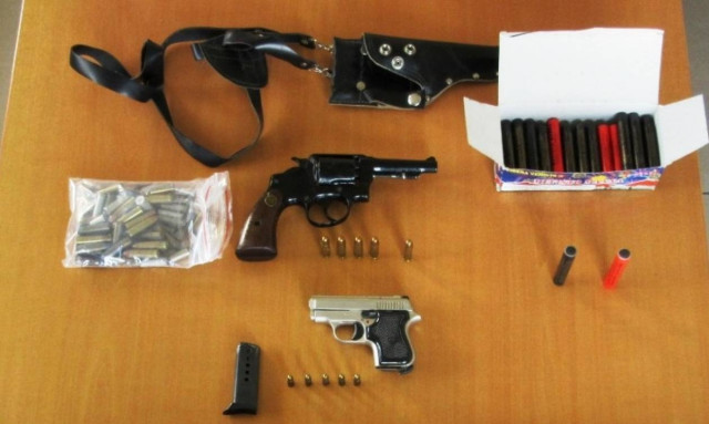 Κεφαλονιά: Σύλληψη 45χρονου για παράνομη κατοχή όπλων και κροτίδων