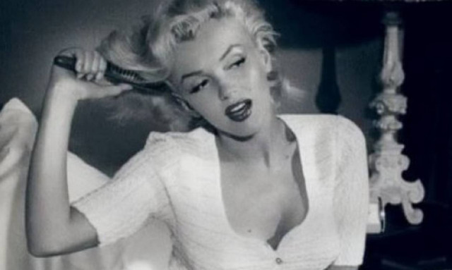 Εσύ ξέρεις πόσο συχνά πρέπει να καθαρίζουμε τη βούρτσα των μαλλιών μας;