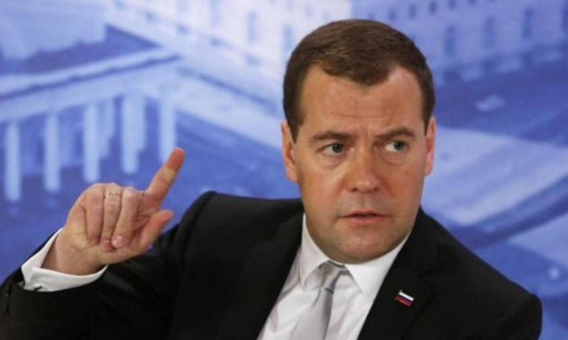 Οικονομική κατάρρευση της Ρωσίας εντός του 2016 φοβάται ο Μεντβέντεφ