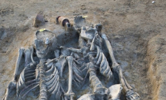 Συγκλονιστικά ευρήματα στο Δέλτα Φαλήρου: Έμειναν ζευγάρι για 27 αιώνες!