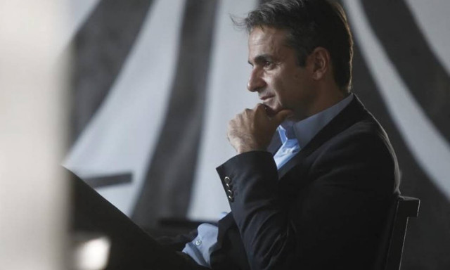 Σε ρυθμούς Μητσοτάκη η ΝΔ: Κλίνατε επί... Κεντροδεξιά!