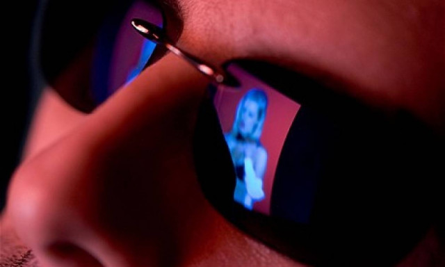 Προσοχή! Αν βλέπεις πορνό στο διαδίκτυο πρέπει να δεις αυτή την είδηση