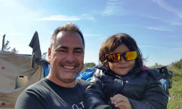 «Κατηγορούμενος για αλληλεγγύη» Βρετανός που βοήθησε 4χρονο κοριτσάκι (Vid)