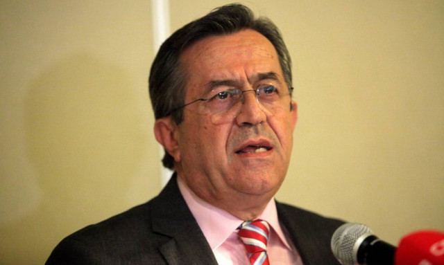 H ανασύνθεση της κοινωνικής κεντροδεξιάς ανεστάλη προσωρινά...