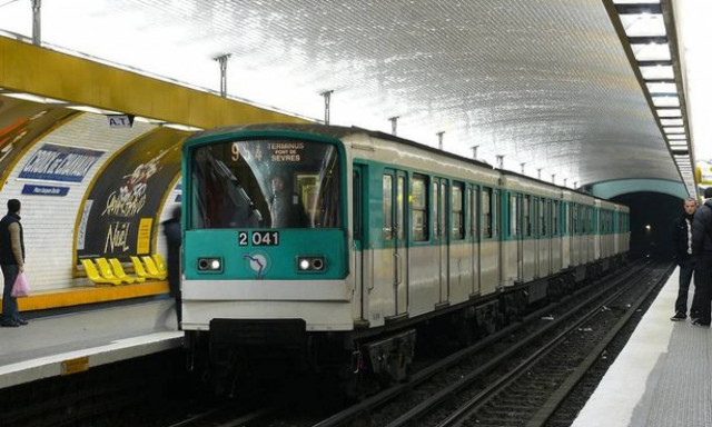 Φρίκη στο Μετρό: Πιάστηκε το παλτό του στις πόρτες και σκοτώθηκε!