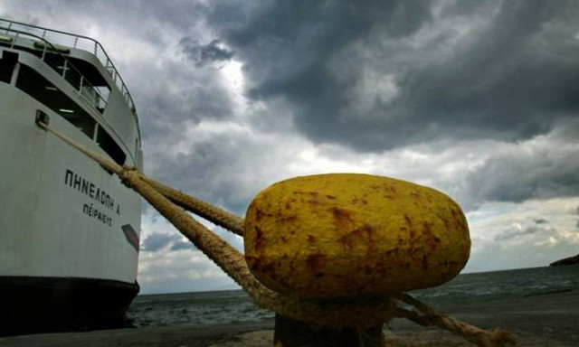 Κακοκαιρία: Ποια πλοία παραμένουν δεμένα στα λιμάνια