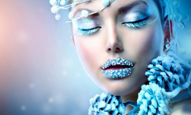 Σκασμένα χείλη: 2 φυσικές συνταγές για βαθιά ενυδάτωση