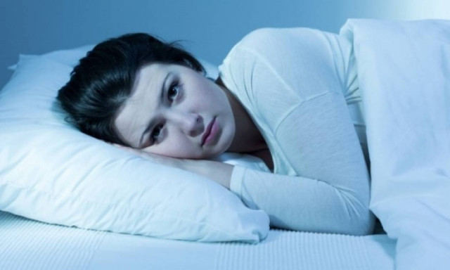 Ποιες τροφές φέρνουν αϋπνία και ποιες χαρίζουν ποιοτικό ύπνο