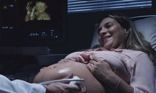 Θα δακρύσετε: Τυφλή μαμά πηγαίνει για υπέρηχο – Αυτό που κάνει ο γιατρός είναι συγκινητικό