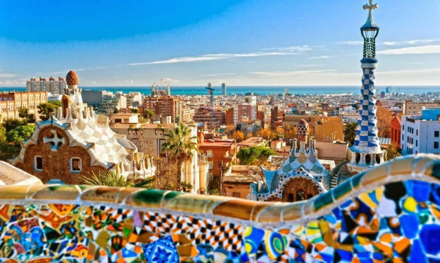 Ρεκόρ τουριστικής κίνησης το 2015 στην Ισπανία