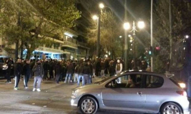 Οπαδοί του Παναθηναϊκού στα γραφεία του ΣΥΡΙΖΑ!