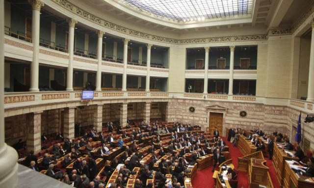 Νομοθετική πρωτοβουλία για την αδειοδότηση των καναλιών χωρίς το ΕΣΡ ετοιμάζει η κυβέρνηση