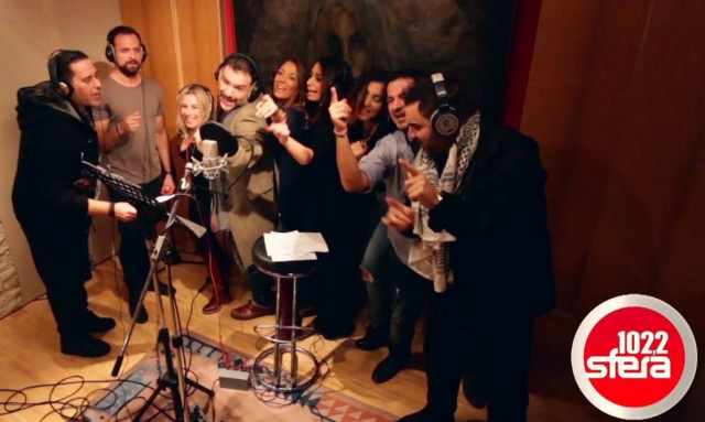 H παρέα του Sfera τραγουδάει!