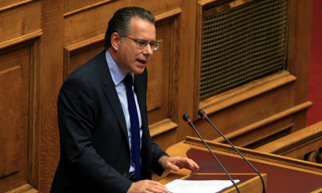 Κουμουτσάκος: Αναμένουμε την απάντηση Τσίπρα για τις δηλώσεις Βαρουφάκη