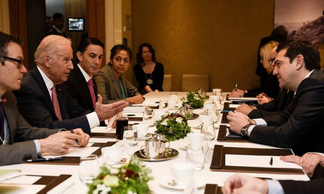 Προσφυγικό και Οικονομία στις επαφές Τσίπρα στο Νταβός