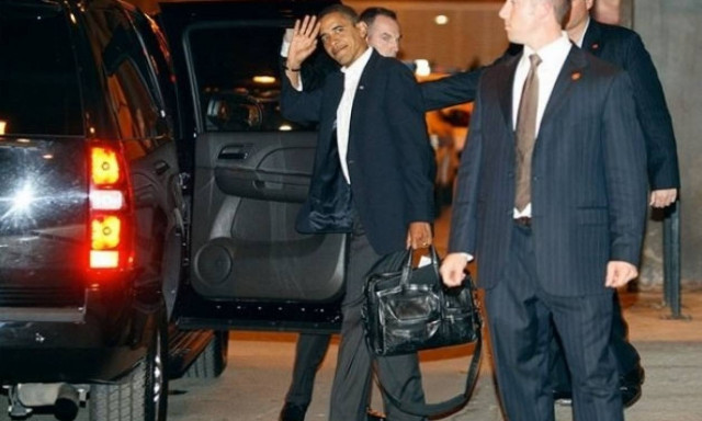 Δείτε τι περιέχει ο μυστηριώδης μαύρος χαρτοφύλακας που έχουν πάντα μαζί τους Ομπάμα και Πούτιν