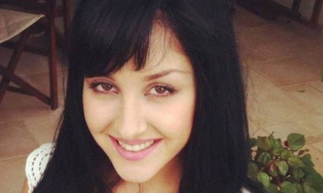 Δεν θα πιστεύετε σε ποιον δίνει ρουφηχτό γλωσσόφιλο η τραγουδίστρια (photo)