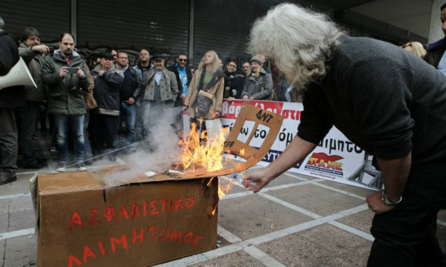 Μαζικό συλλαλητήριο στο κέντρο της Αθήνας κατά του Ασφαλιστικού (photos)