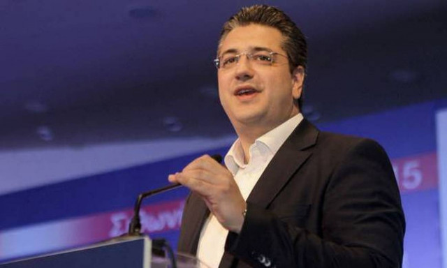 Επιμένει ο Τζιτζικώστας για απόδοση ευθυνών μετά τη συνέντευξη Βαρουφάκη