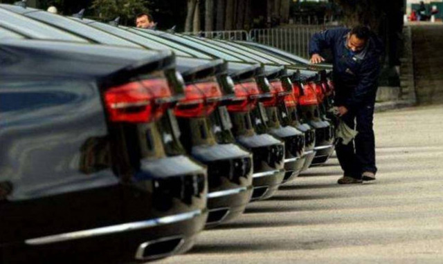 Βγήκε στις αγορές η Κύπρος...βγήκαν στους δρόμους και οι λιμουζίνες