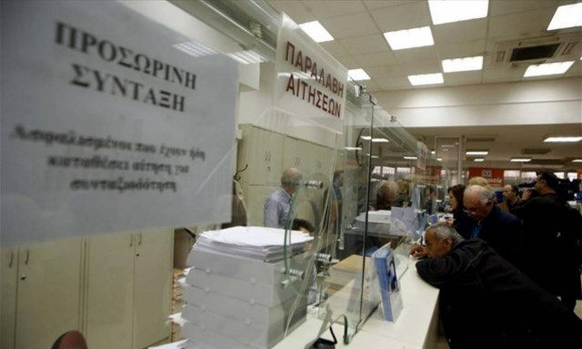 Συντάξεις: Ποιοι κερδίζουν και ποιοι χάνουν - Πίνακες με παραδείγματα