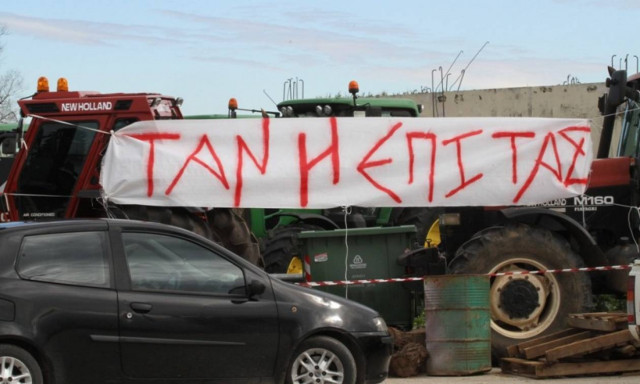 Κλειστή η Εθνική οδός Αντιρρίου - Ιωαννίνων από αγρότες