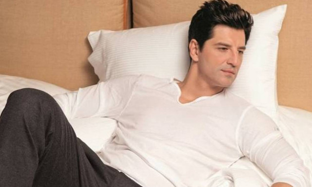 Ποια διάσημη Κύπρια έπεσε στην αγκαλιά του Σάκη Ρουβά; (photo)