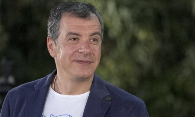 Θεοδωράκης: Ο Τσίπρας έχει «δέσει» πολλαπλώς τους «153»