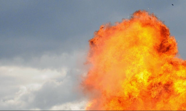 Συγκλονιστικό βίντεο καταγράφει ισχυρή έκρηξη εναντίον αστυνομικής «κλούβας» (Vids)