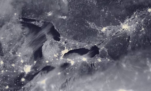 NASA: Όταν το φεγγάρι φωτίζει τη γη (video)