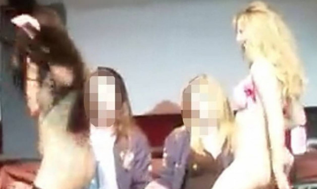 Σκληρό sex show με στρίπερς σε κορυφαίο πανεπιστήμιο! (photos)