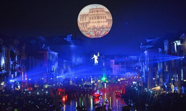 Φαντασμαγορικό σόου για την έναρξη του καρναβαλιού στην Βενετία (pics+vid)
