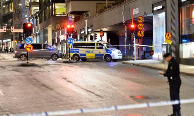 Σε συναγερμό η Σουηδία έπειτα από ισχυρή έκρηξη σε εμπορικό κέντρο (video)