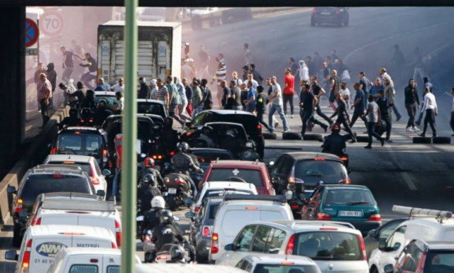 «Μπλακ άουτ» στο Παρίσι από τις κινητοποιήσεις!