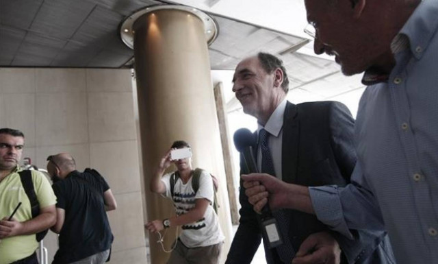 Σε εικονική πραγματικότητα ο Σταθάκης παρακάμπτει την ύφεση, ζει σε...ανάπτυξη