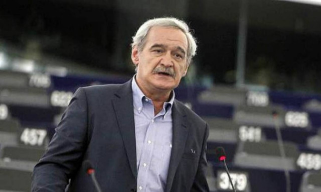 Χουντής: Oι προμήθειες των ελληνικών τραπεζών σε κάρτες και συναλλαγές είναι ληστρικές