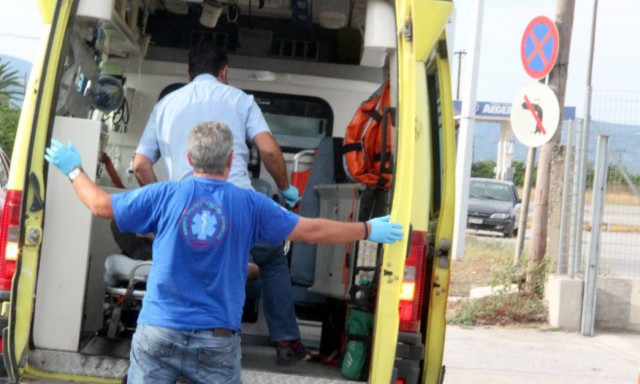 Διασώστες και ασθενοφόρα για το ΕΚΑΒ – Επισκευάζονται ελικόπτερα για αεροδιακομιδές