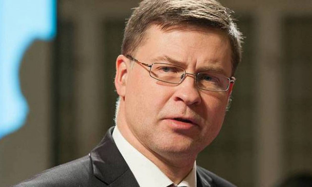 Ντομπρόβσκις: Η Κομισιόν δεν συνδέει την ελάφρυνση του ελληνικού χρέους με τη Σένγκεν