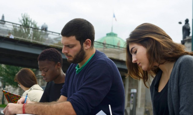 Απειλές για βόμβες σε 5 λύκεια στο Παρίσι
