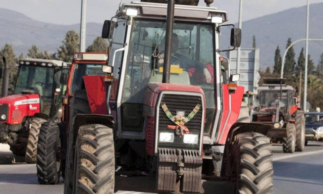 Πεντάωρος αποκλεισμός των Τεμπών από αγρότες το απόγευμα