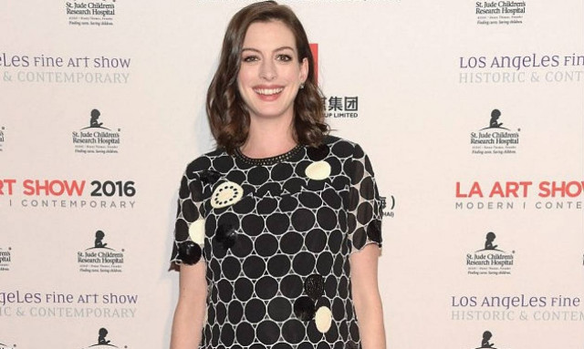Η εγκυμονούσα Anne Hathaway στην πιο σέξι εμφάνισή της ever