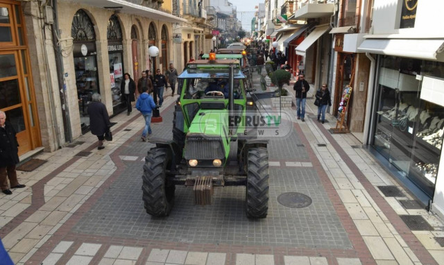 Άρτα: «Θα μείνουμε στα μπλόκα μέχρι το Πάσχα» λένε οι αγρότες από την πατρίδα του Τσίπρα