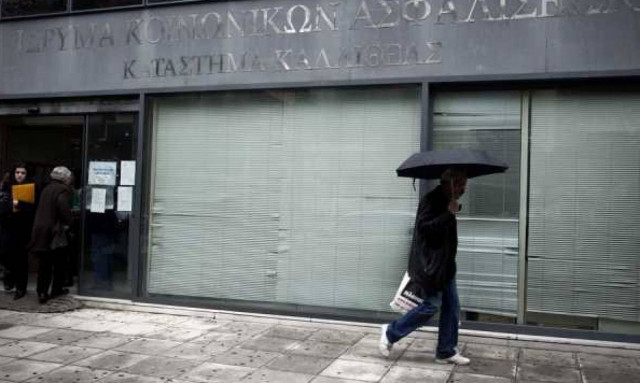 ΠΟΣΕ-ΙΚΑ: 10,5 δισ. έχασαν οι εργαζόμενοι και 5 δισ. το ΙΚΑ κατά την κρίση