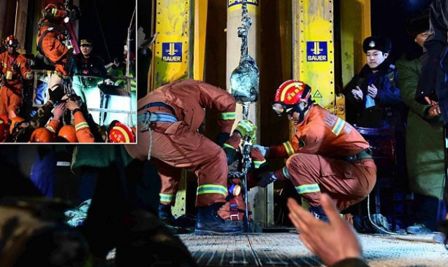 Συγκλονιστική διάσωση: Κινέζοι βγήκαν ζωντανοί μετά από 36 ημέρες «θαμμένοι» (video)